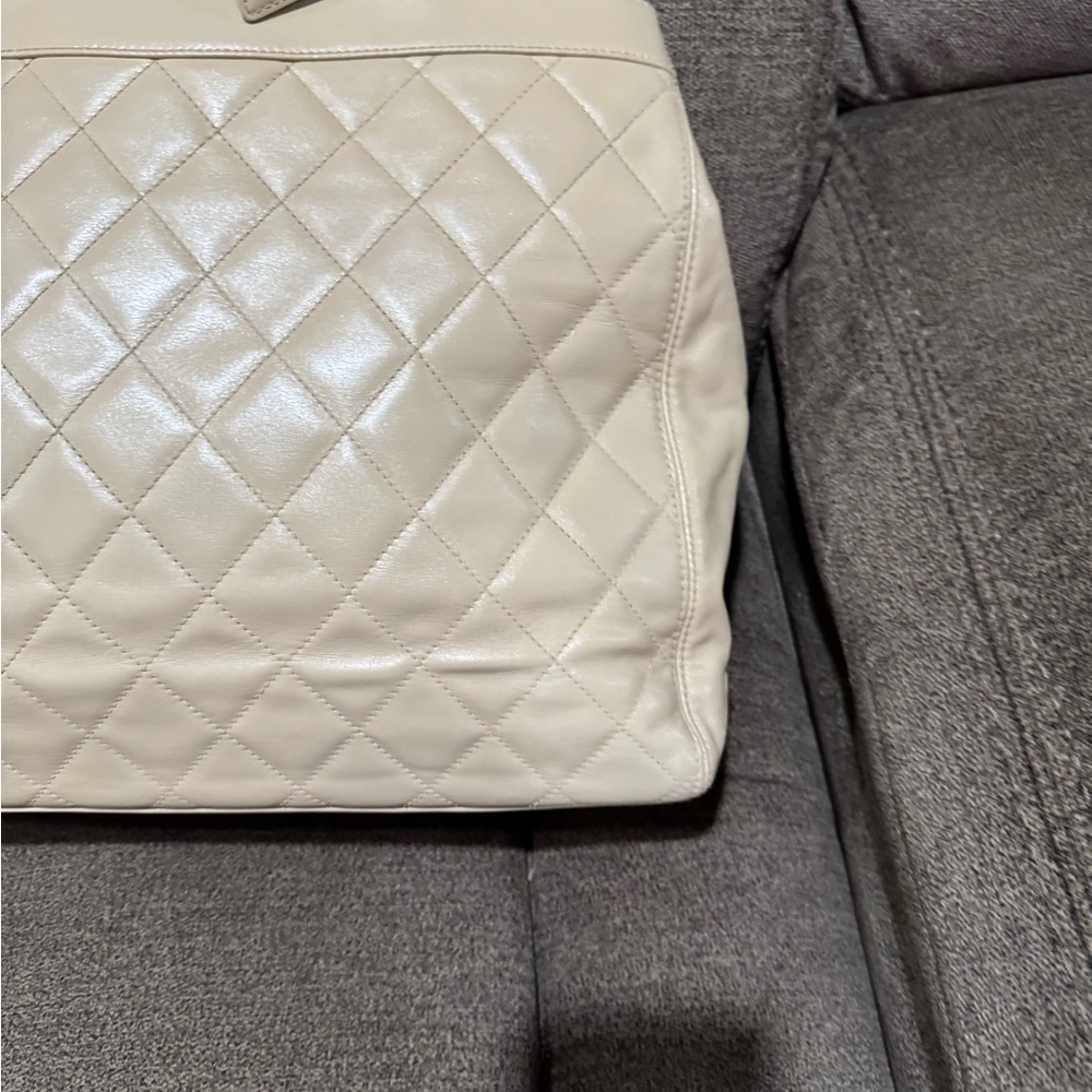 Excellent Condition Authentic Chanel Hand Bag Beige Lamb Skin - Picture 14 of 17